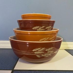 Pyrex Autumn Harvest nesting mixing bowls